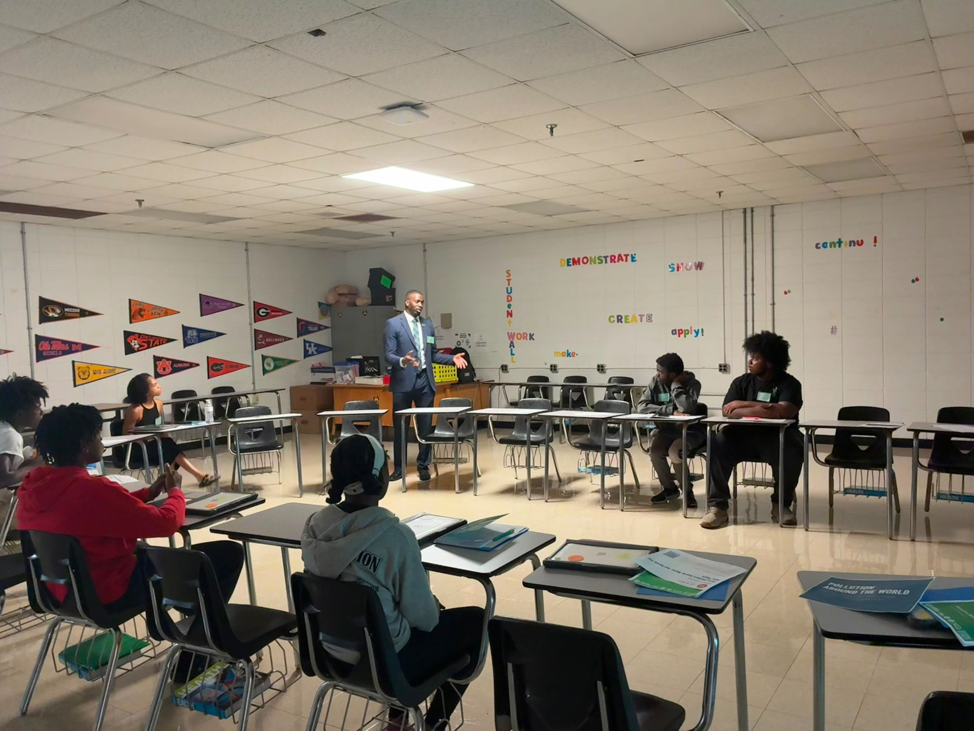 A guest speaker presenting to young scientists in a classroom